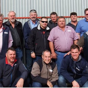 Die groep 4x4 hardebaarde kort nÃ¡ hul aankoms by Strandskloof Karavaanpark, met AndrÃ© de Villiers wat 2de van regs staan